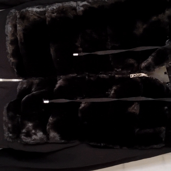 DKNY-Sweater - NEW - Faux fur front -  60% Cotton/poly blend back - XL - Picture 5 of 8